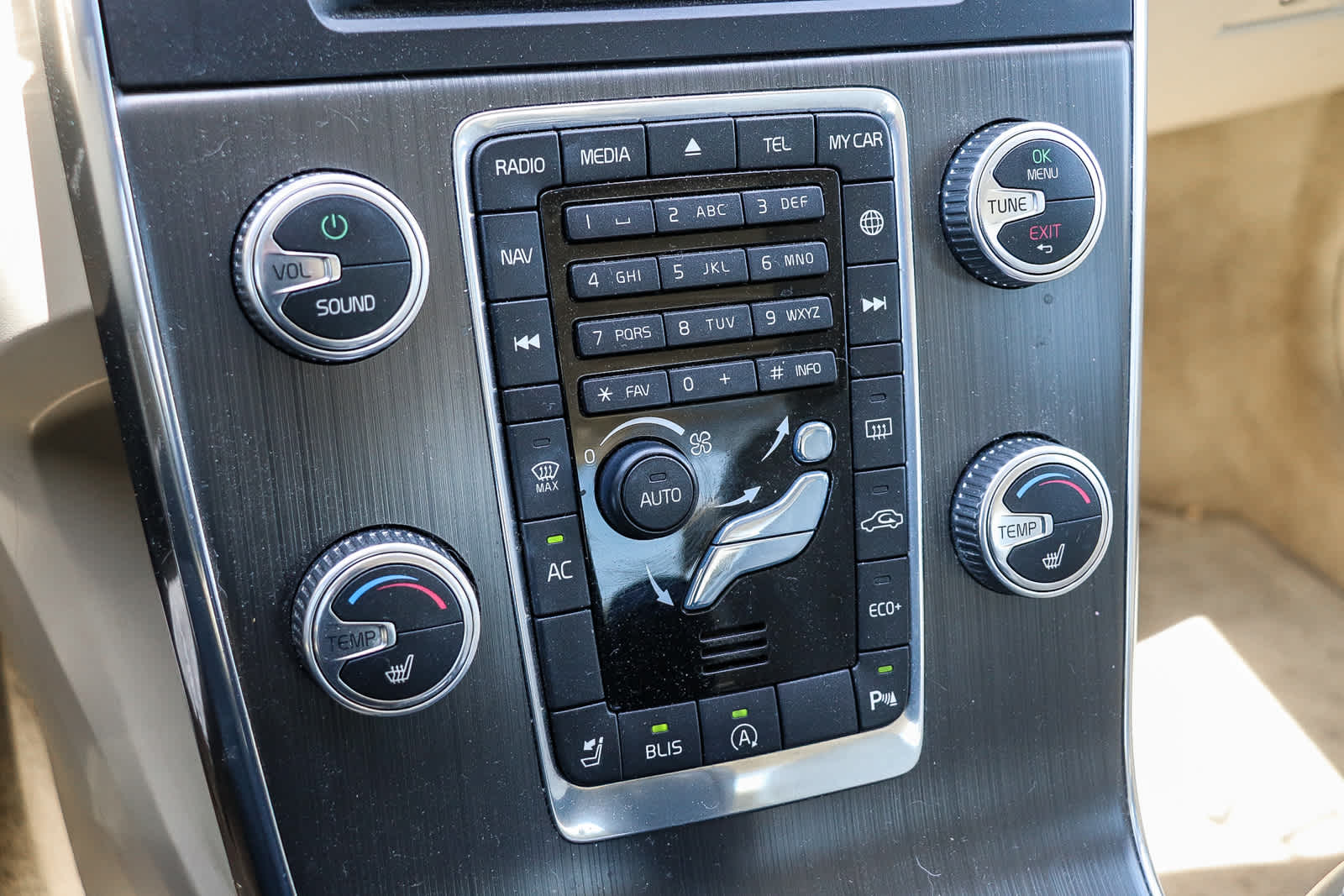 Thumbnail: 2015 Volvo S60 - 20