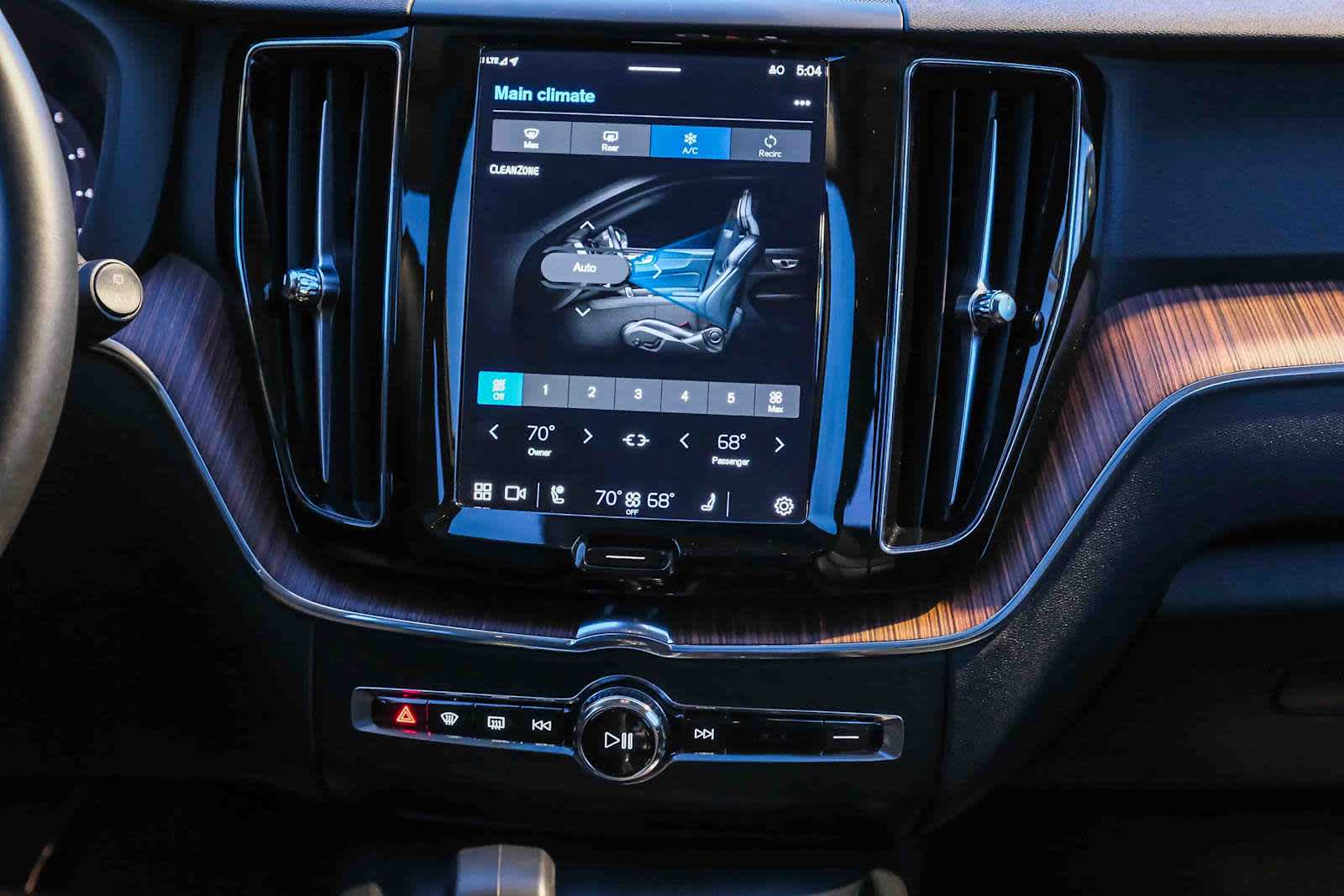 Thumbnail: 2023 Volvo XC60 - 14