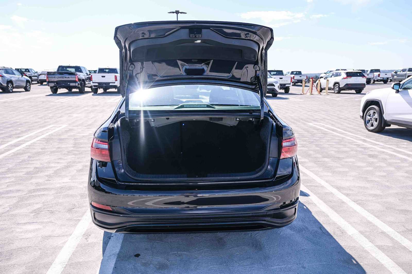 Thumbnail: 2024 Volkswagen Jetta - 26