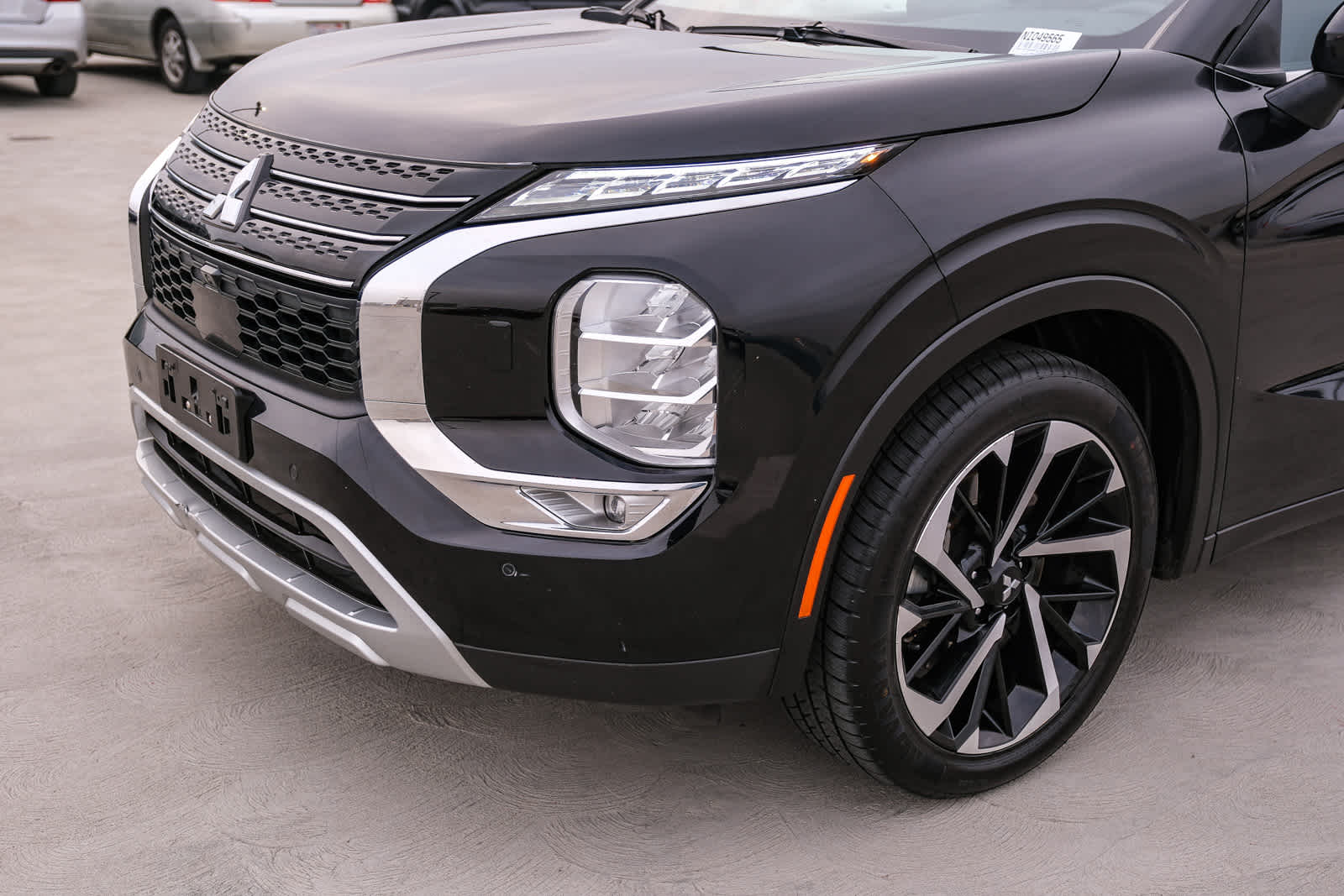 Thumbnail: 2024 Mitsubishi Outlander - 12