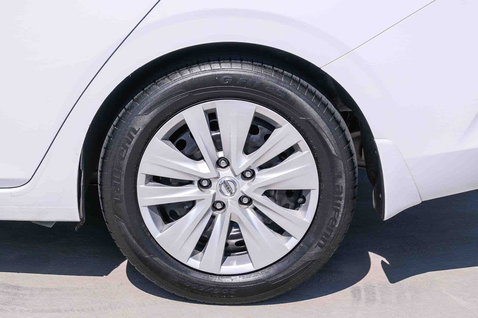 Thumbnail: 2023 Nissan Sentra - 9