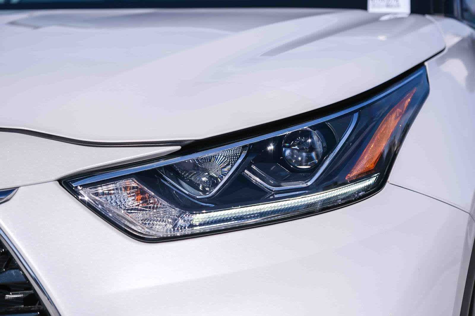 Thumbnail: 2023 Toyota Highlander - 13