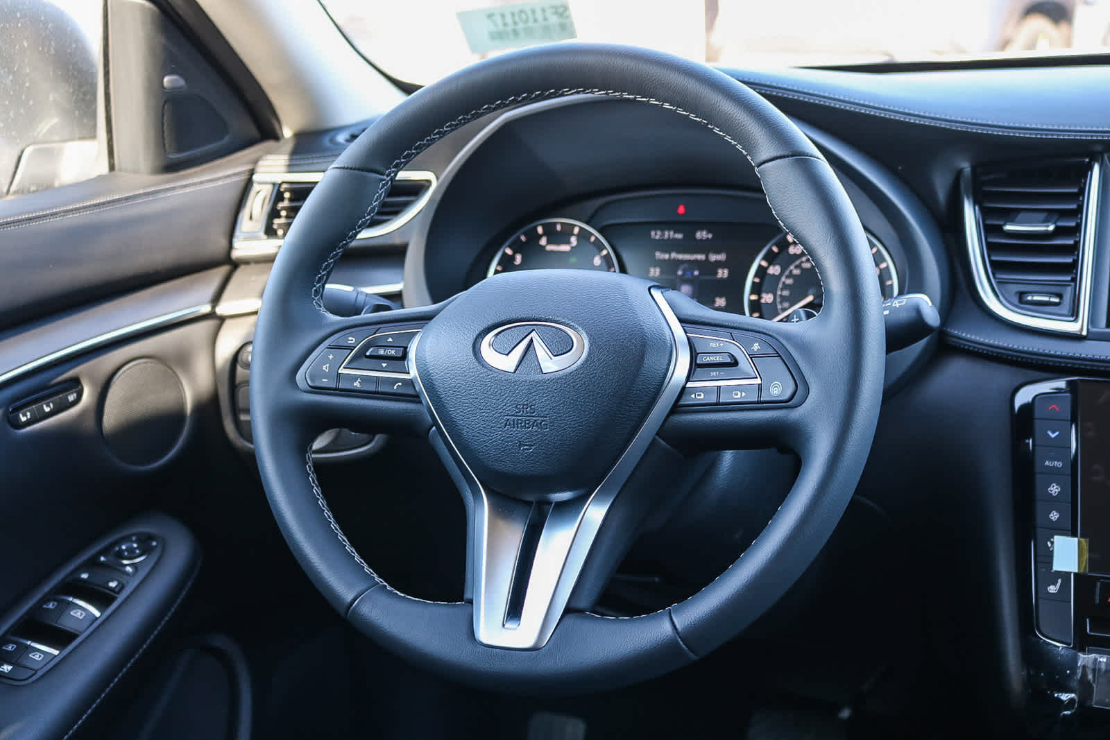 Thumbnail: 2025 INFINITI QX50 - 17