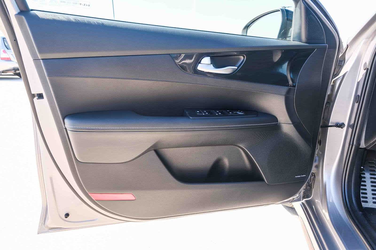 Thumbnail: 2023 Kia Forte - 22