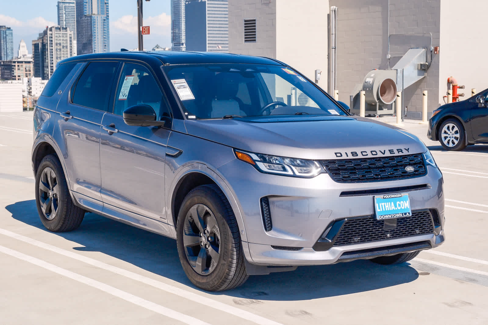 Thumbnail: 2021 Land Rover Discovery Sport - 3