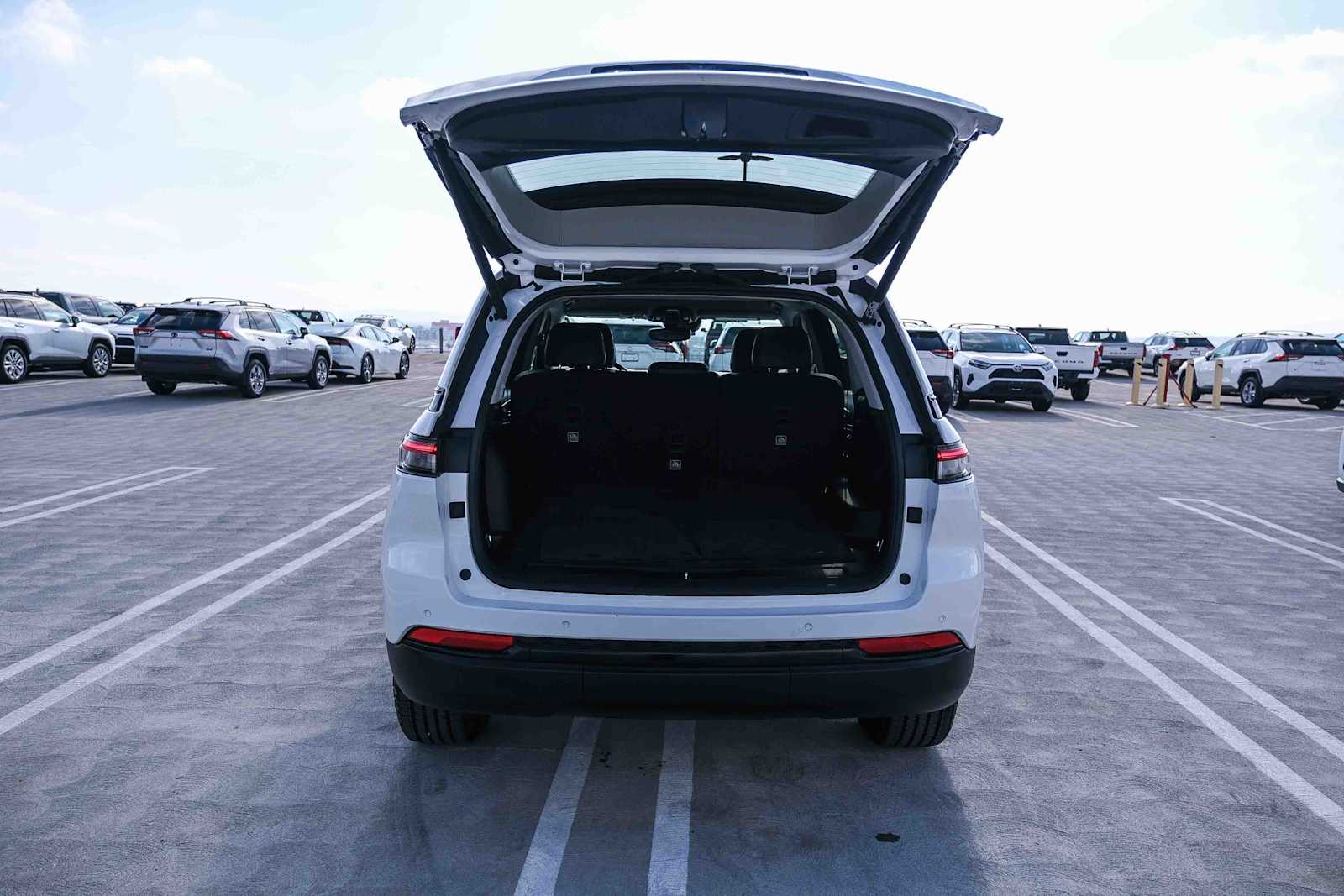 Thumbnail: 2023 Jeep Grand Cherokee - 26