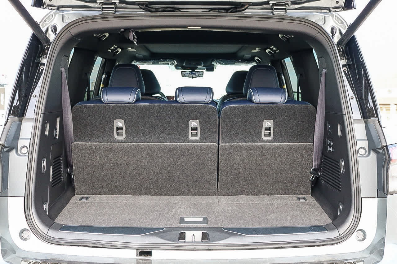 Thumbnail: 2026 INFINITI QX80 - 12