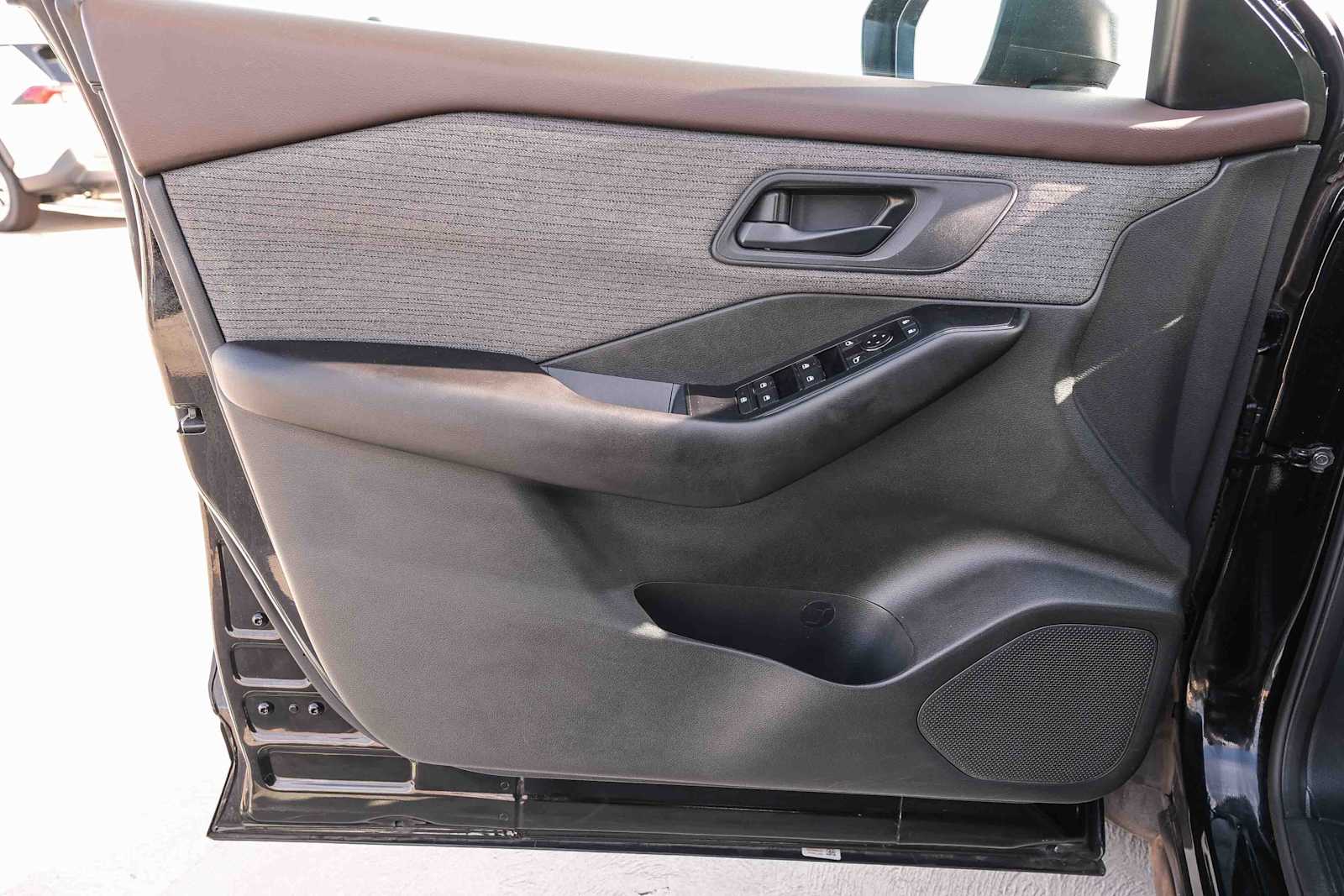 Thumbnail: 2023 Nissan Rogue - 23