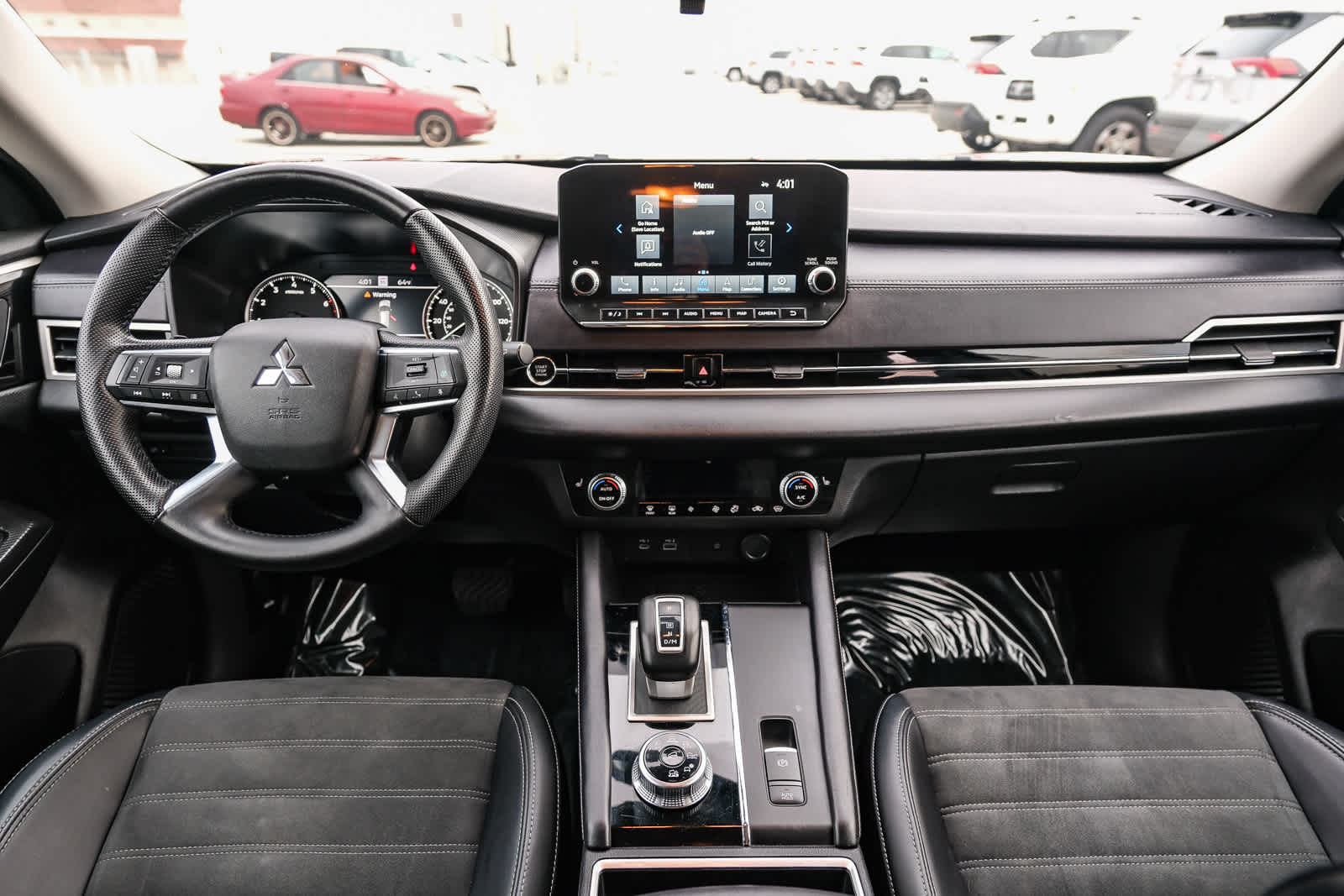 Thumbnail: 2024 Mitsubishi Outlander - 13