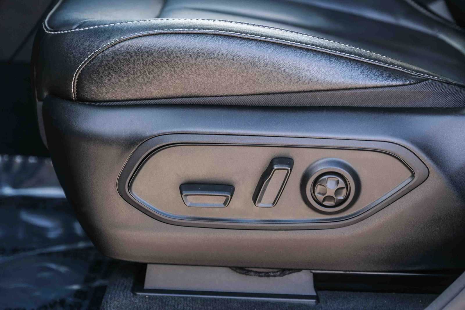 Thumbnail: 2023 Jeep Grand Cherokee - 24