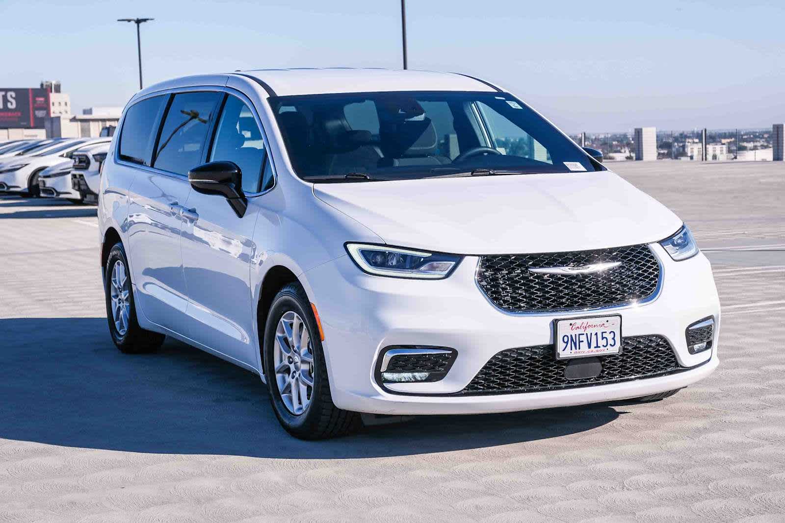 Thumbnail: 2024 Chrysler Pacifica - 3