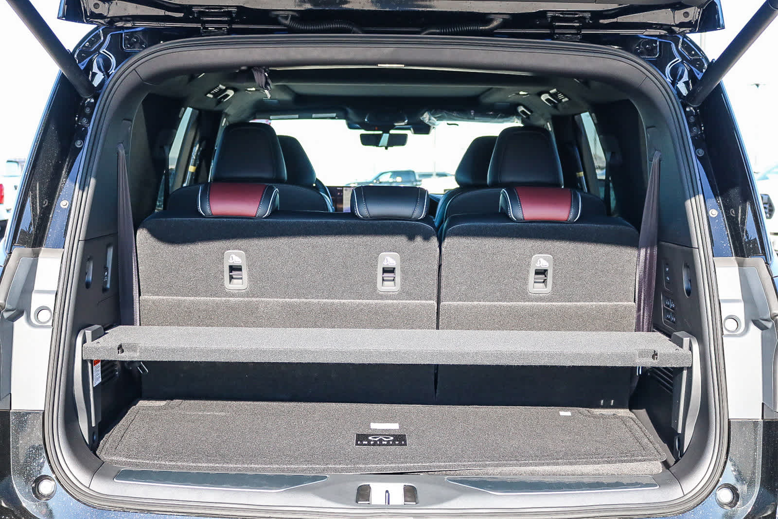 Thumbnail: 2026 INFINITI QX80 - 12