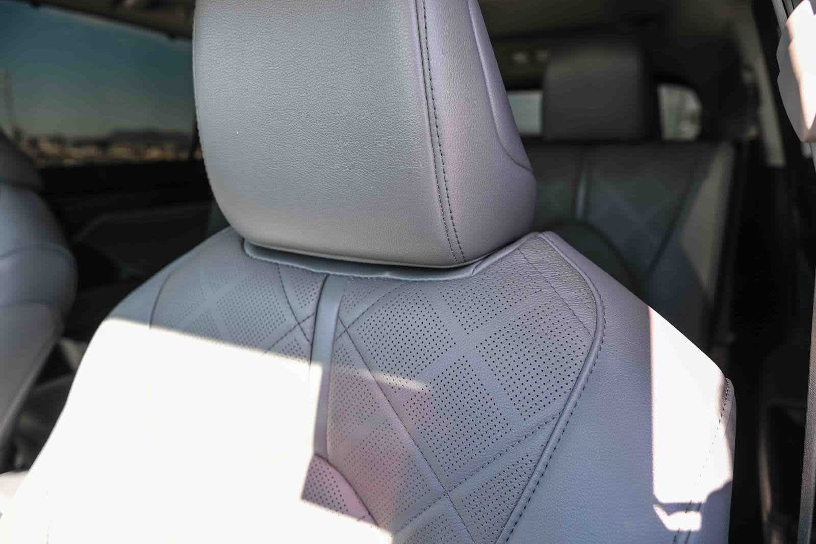 Thumbnail: 2023 Toyota Highlander - 21