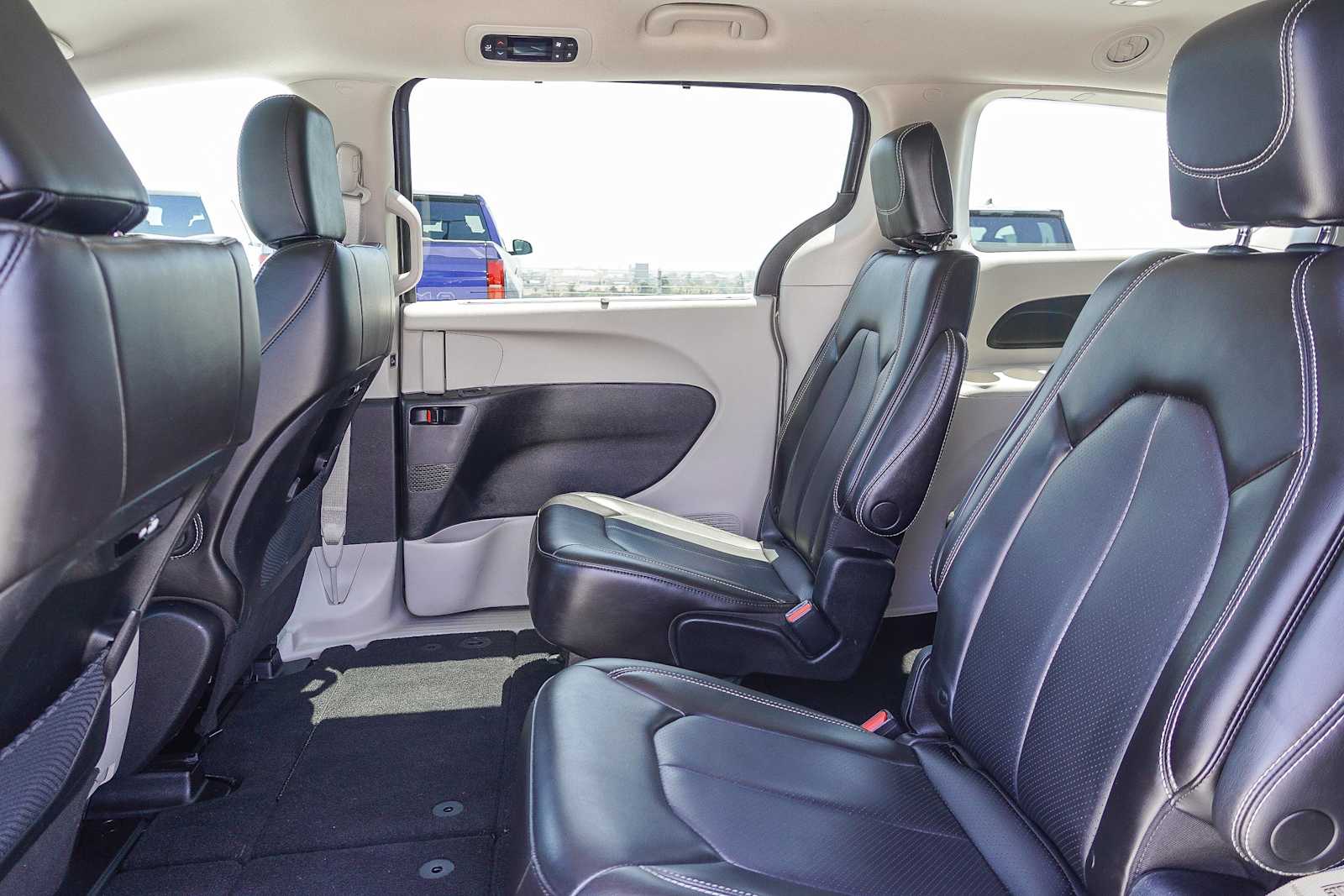 2023 Chrysler Pacifica Touring L 17