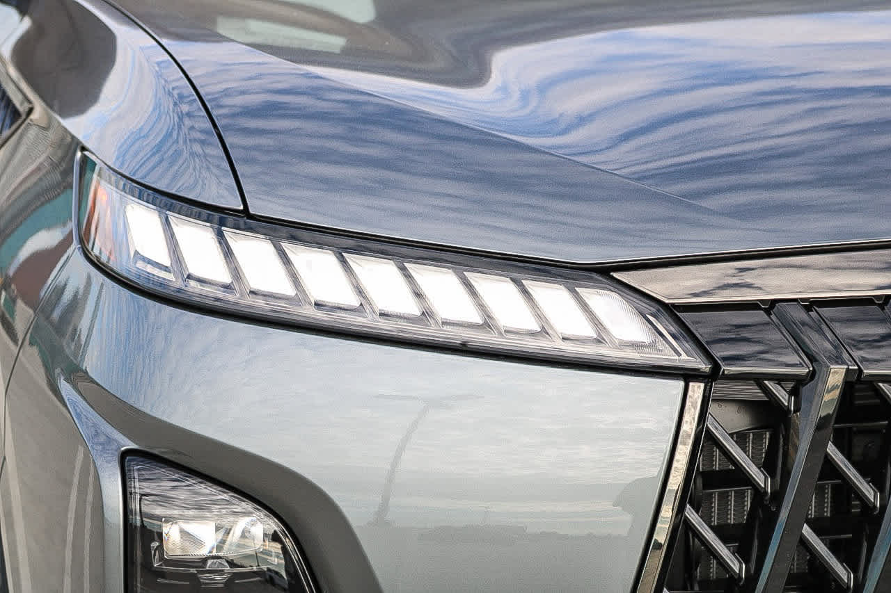 Thumbnail: 2026 INFINITI QX80 - 4