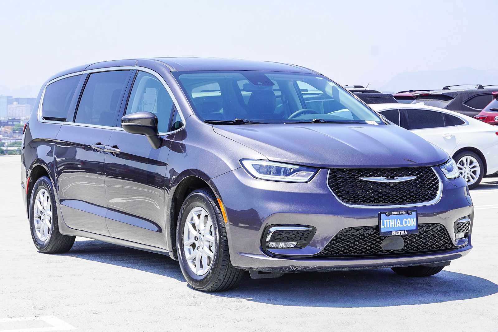 2023 Chrysler Pacifica Touring L 3