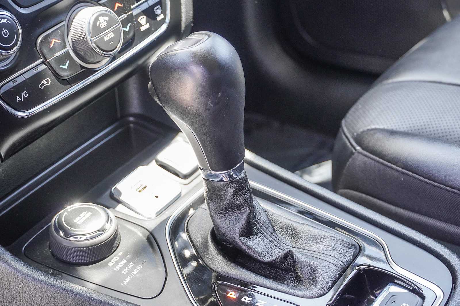 Thumbnail: 2023 Jeep Cherokee - 23