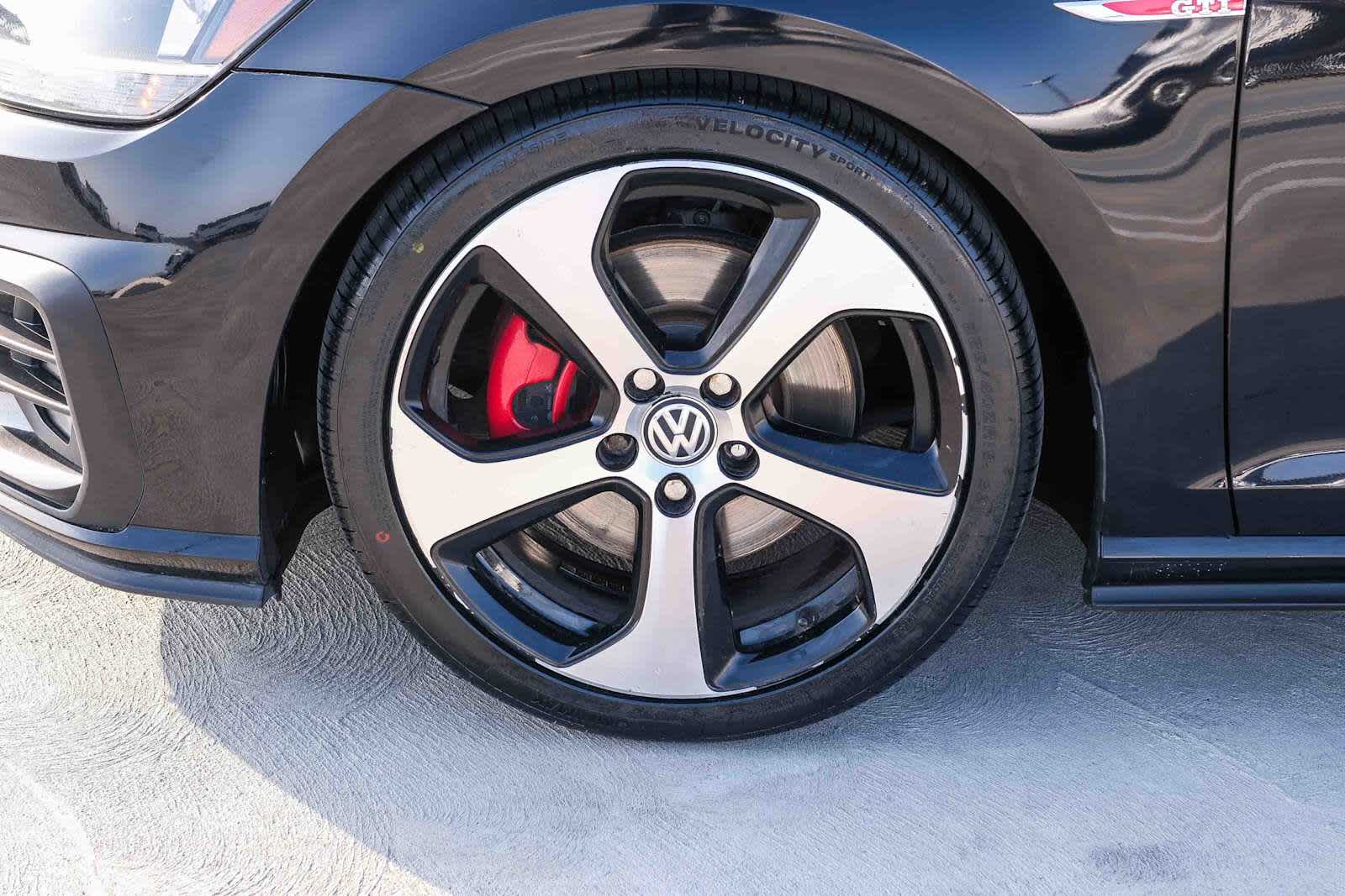 Thumbnail: 2018 Volkswagen Golf - 9