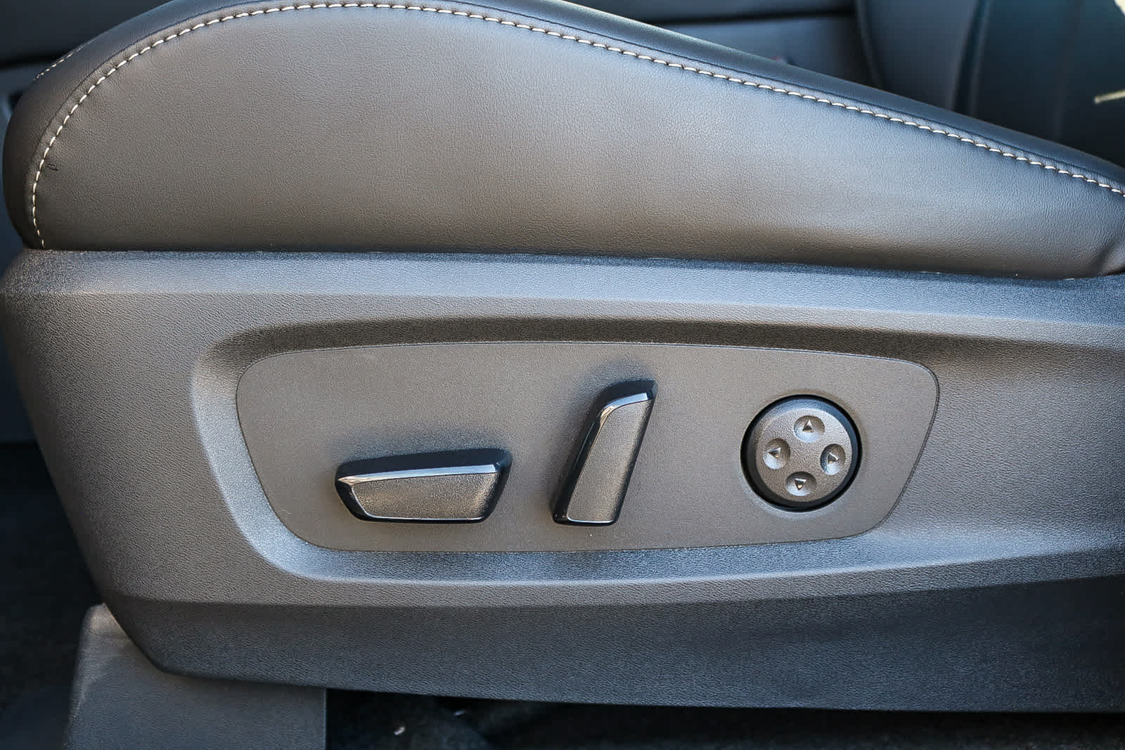 Thumbnail: 2026 INFINITI QX60 - 25