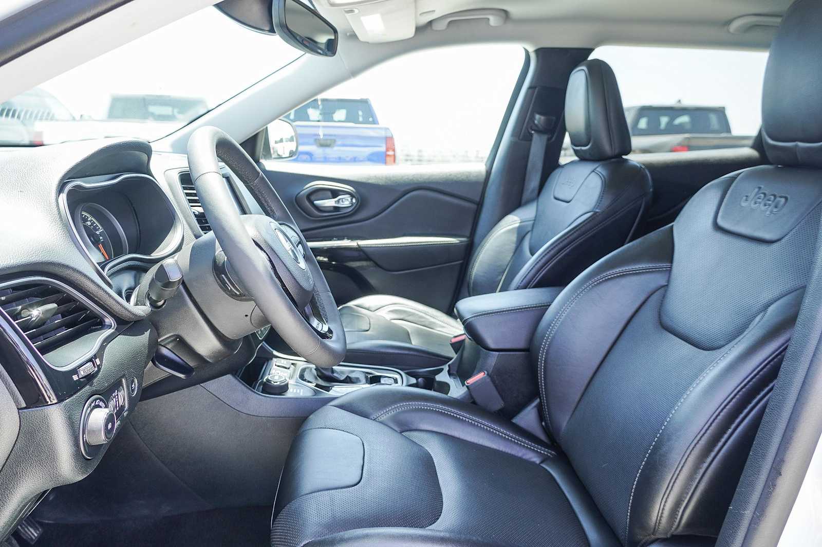 Thumbnail: 2023 Jeep Cherokee - 19