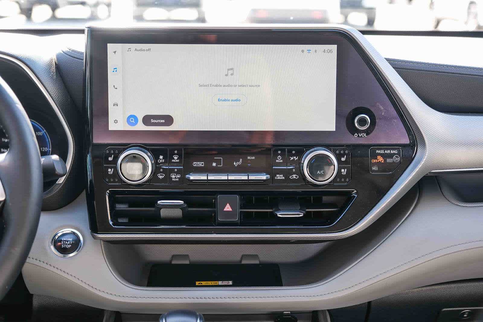 Thumbnail: 2023 Toyota Highlander - 15