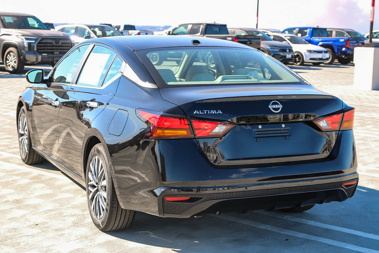 Thumbnail: 2025 Nissan Altima - 9