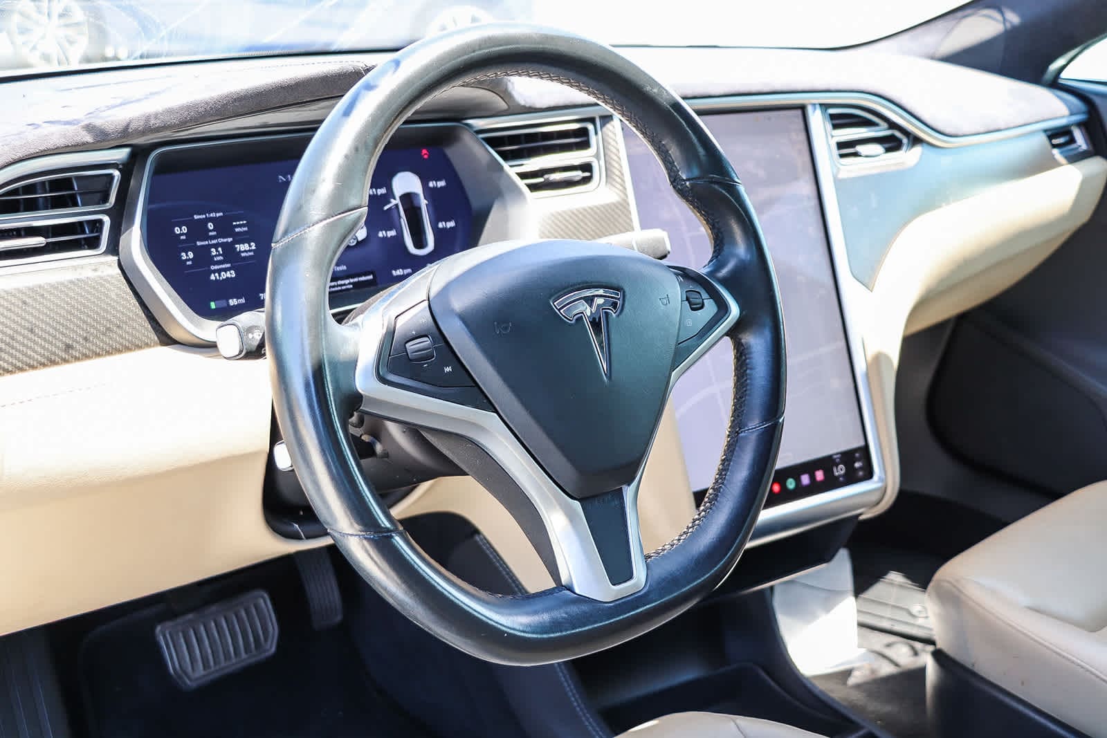 Thumbnail: 2015 Tesla Model S - 16