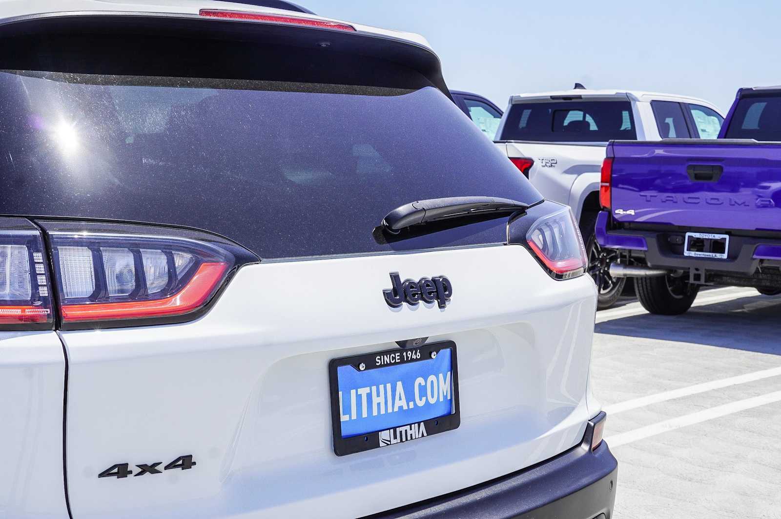 Thumbnail: 2023 Jeep Cherokee - 8