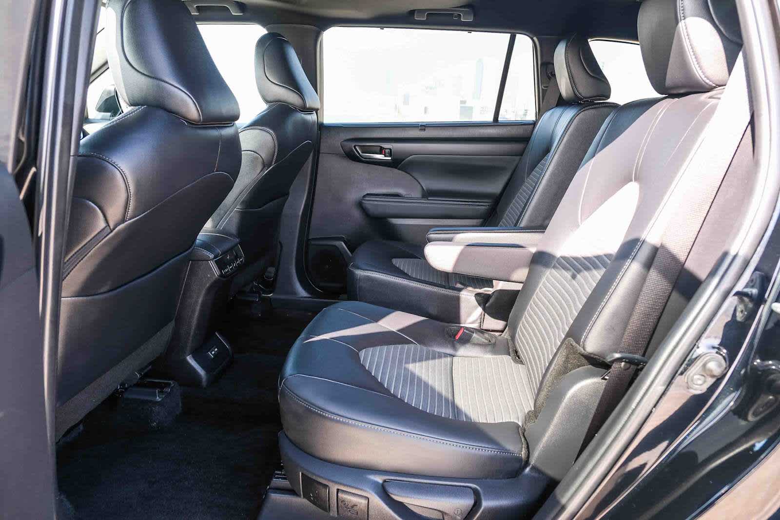 Thumbnail: 2025 Toyota Highlander - 18