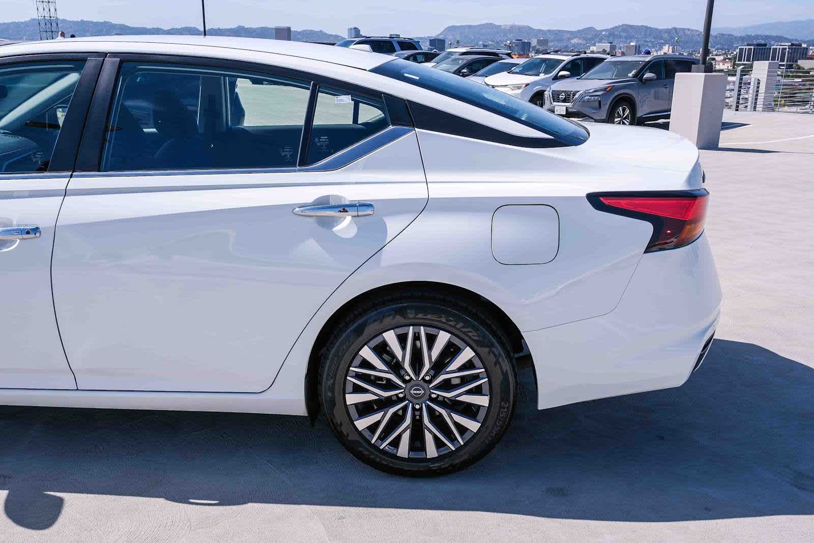 Thumbnail: 2025 Nissan Altima - 8