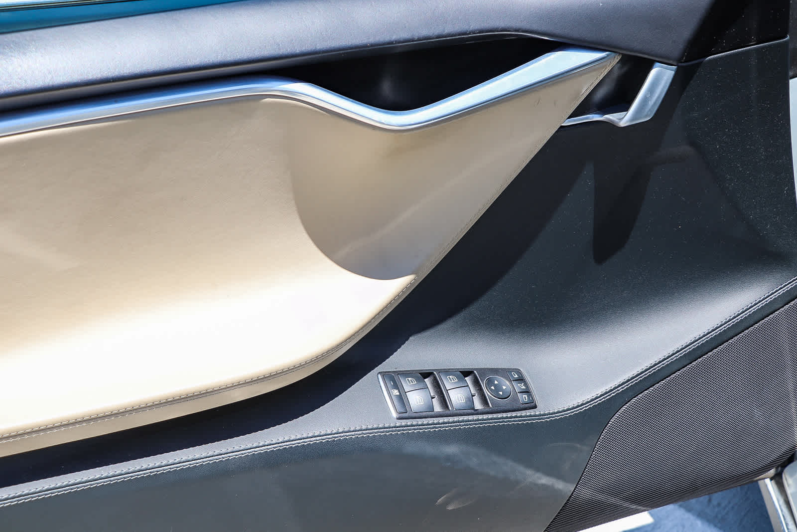 Thumbnail: 2015 Tesla Model S - 19