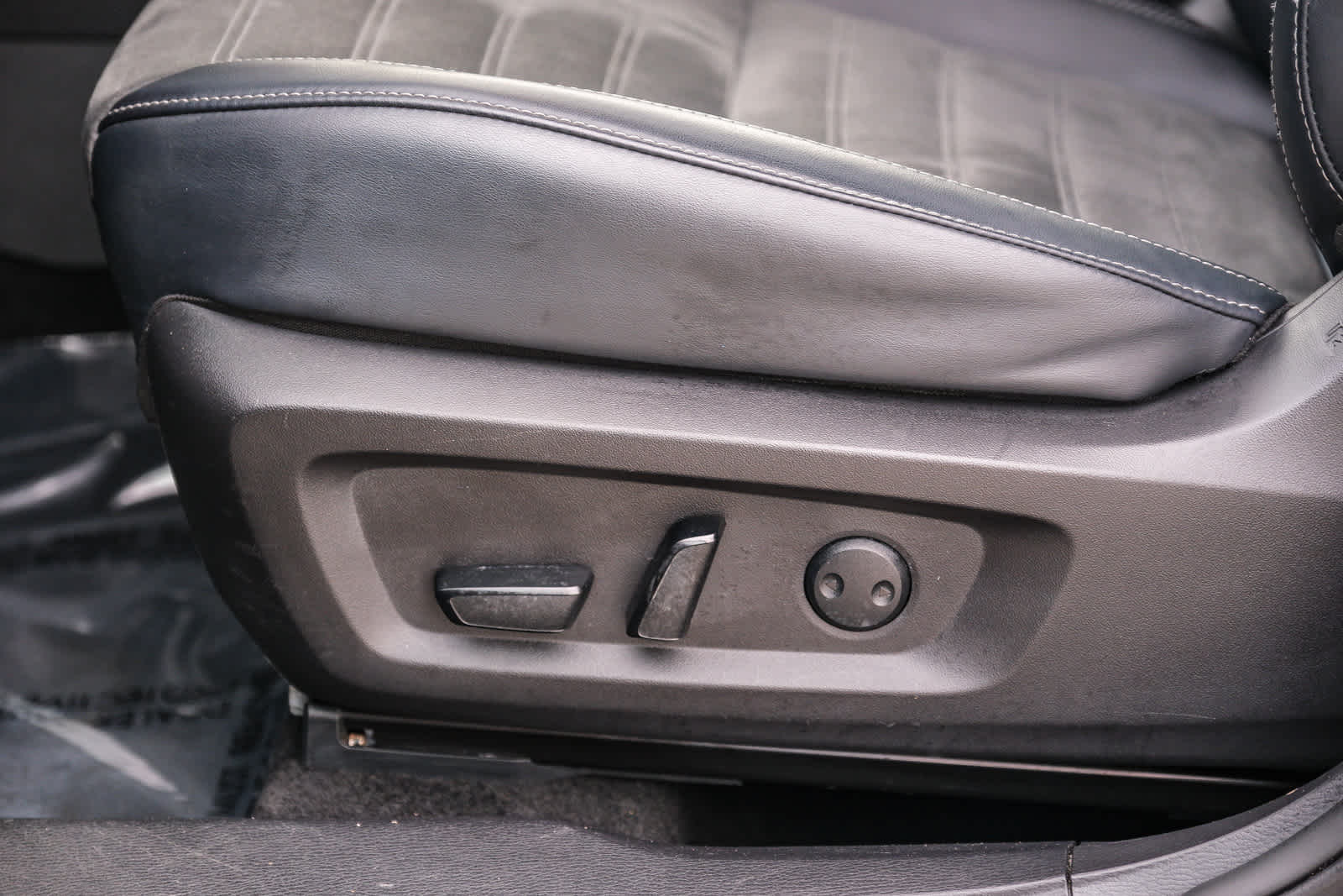 Thumbnail: 2024 Mitsubishi Outlander - 25