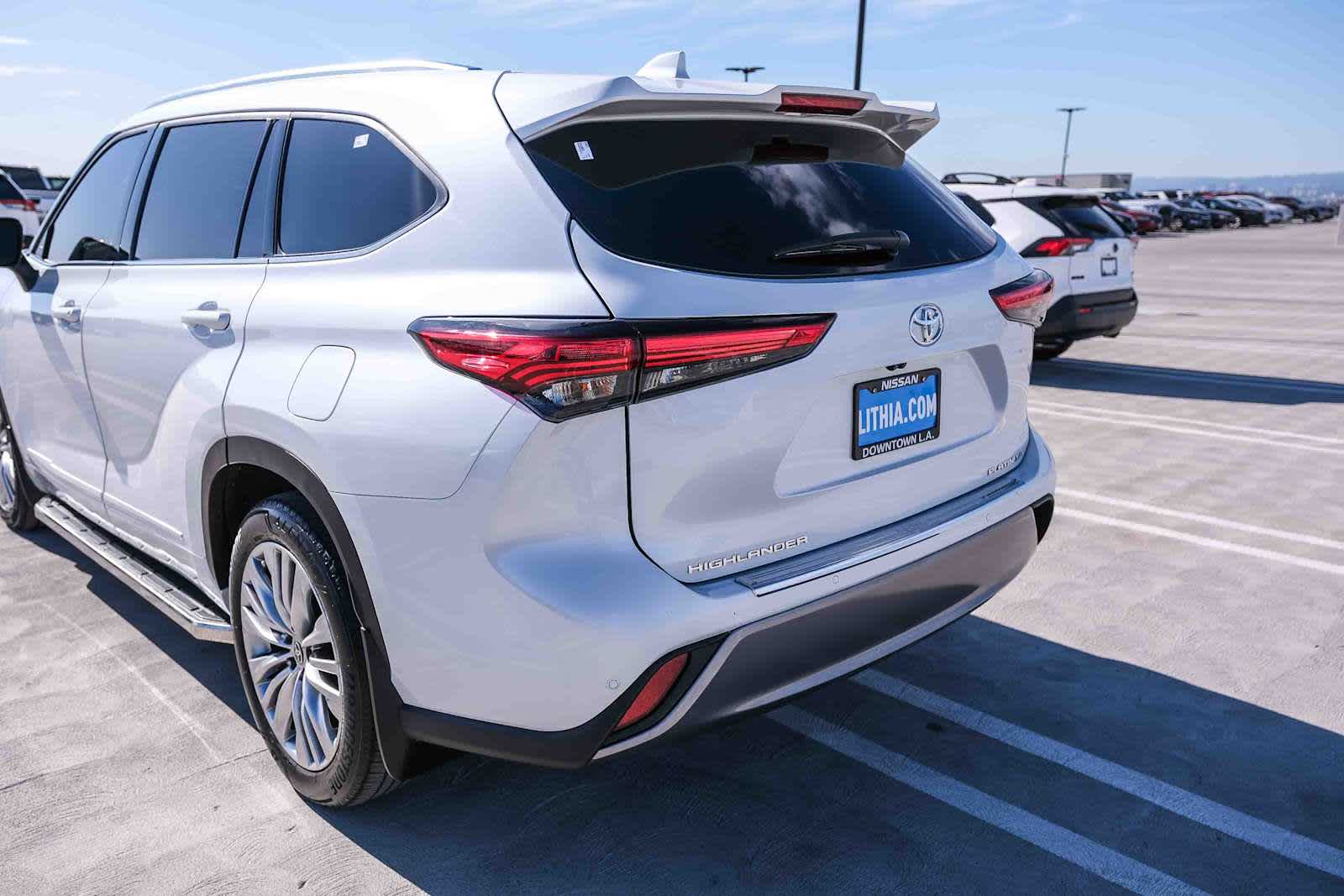 Thumbnail: 2023 Toyota Highlander - 10