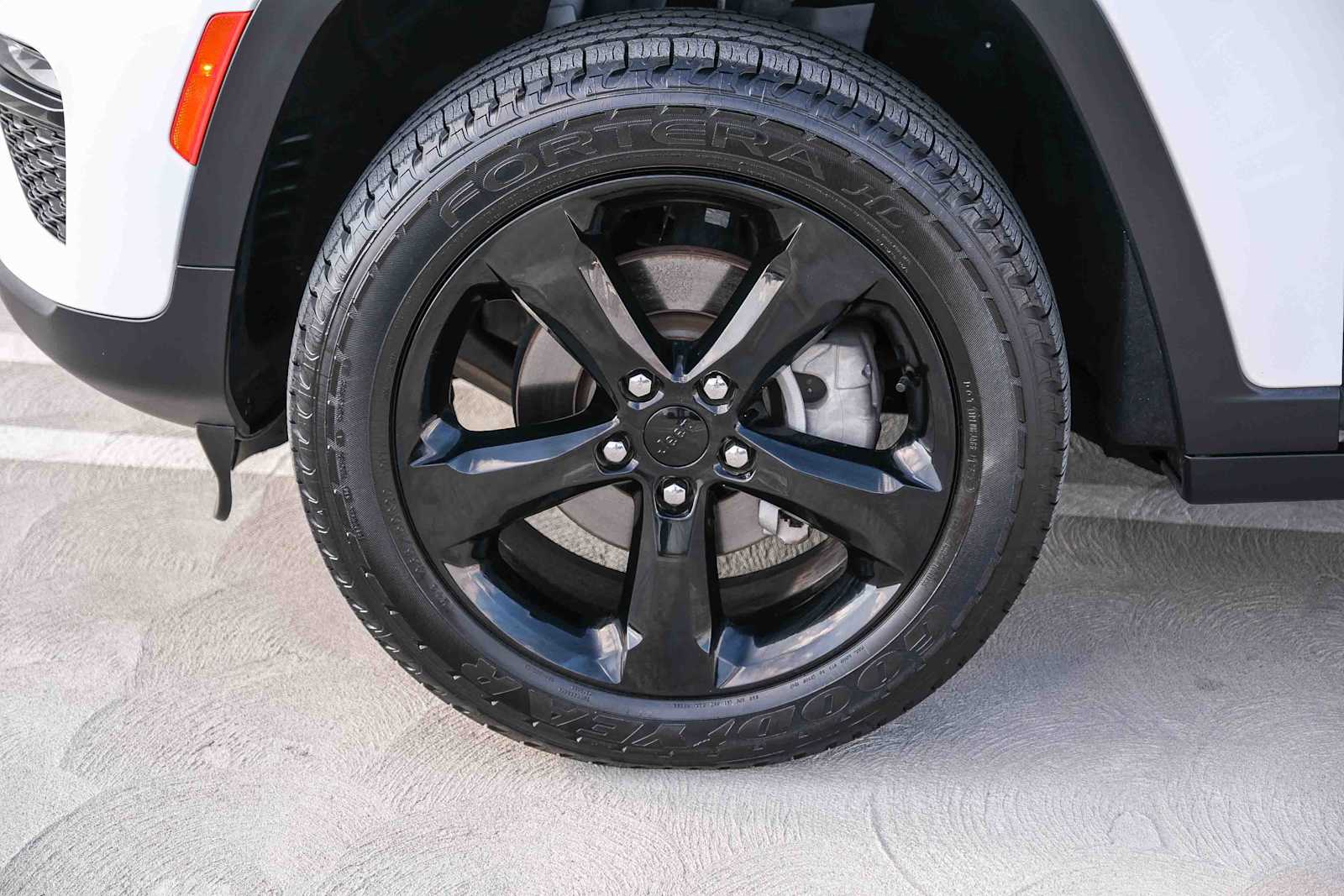 Thumbnail: 2023 Jeep Grand Cherokee - 10