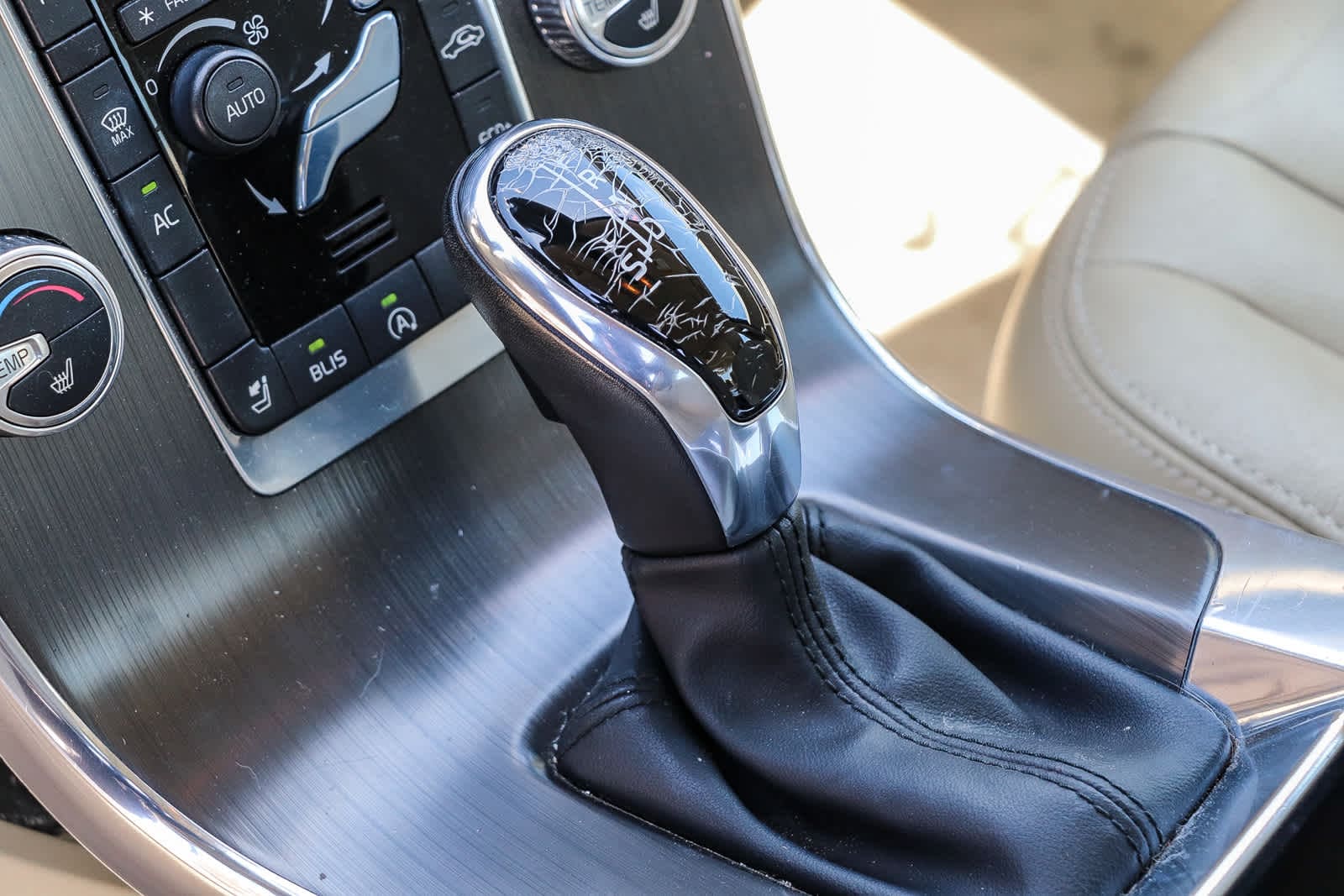 Thumbnail: 2015 Volvo S60 - 17