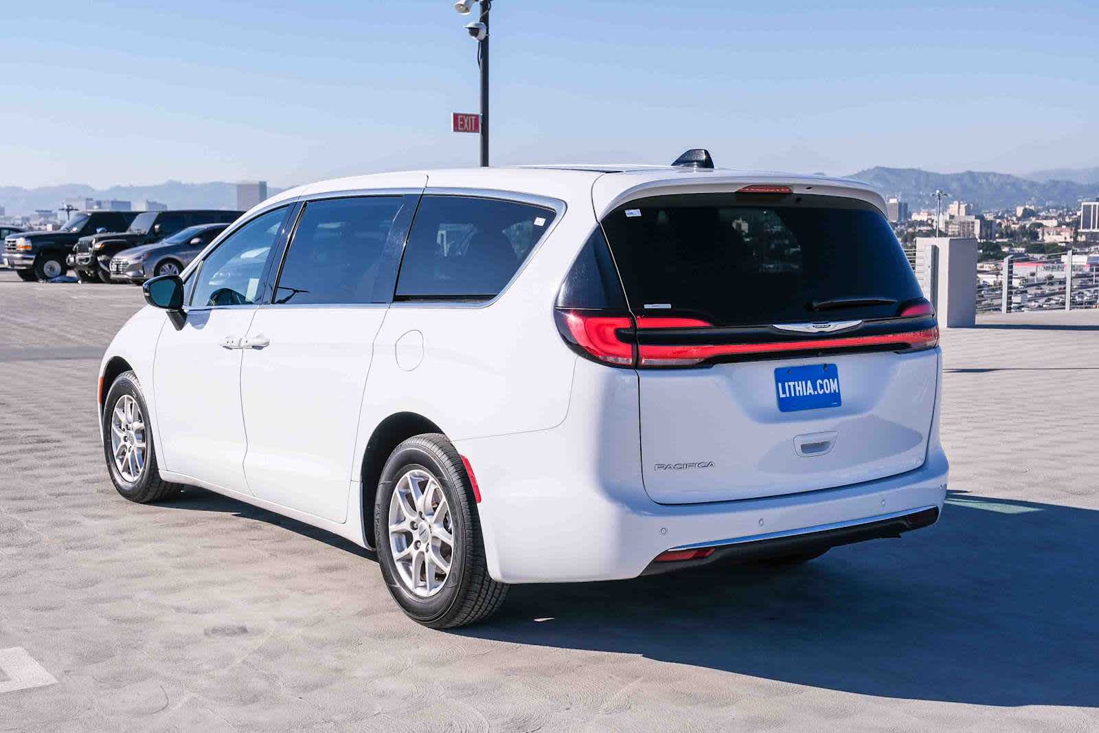 Thumbnail: 2024 Chrysler Pacifica - 6