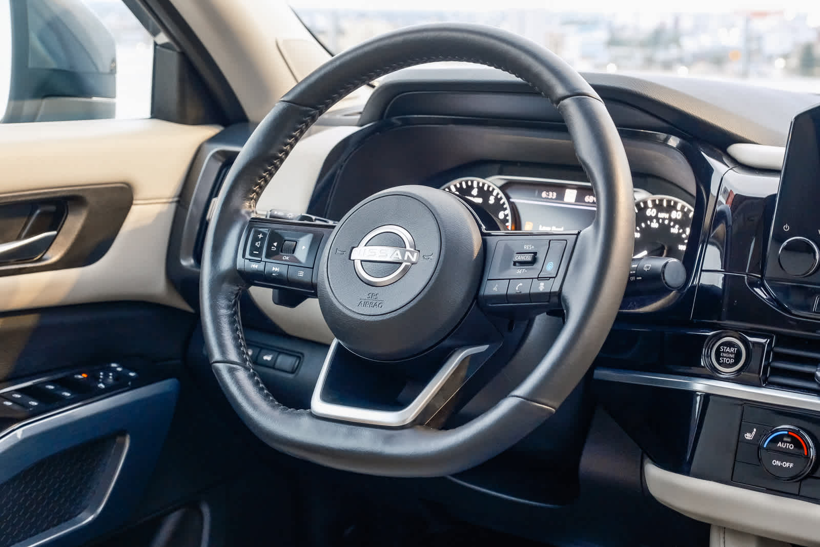 Thumbnail: 2022 Nissan Pathfinder - 16