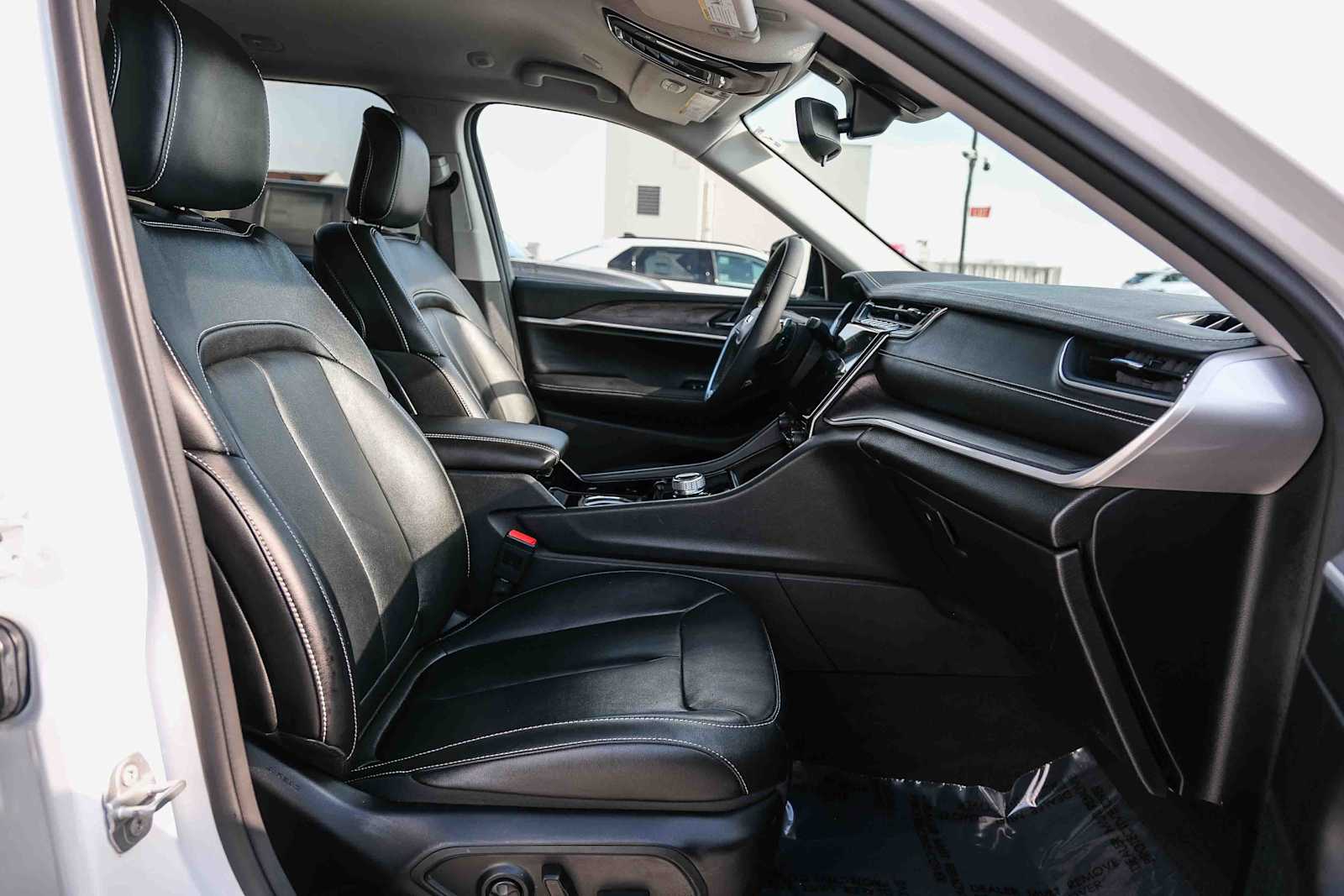 Thumbnail: 2023 Jeep Grand Cherokee - 18