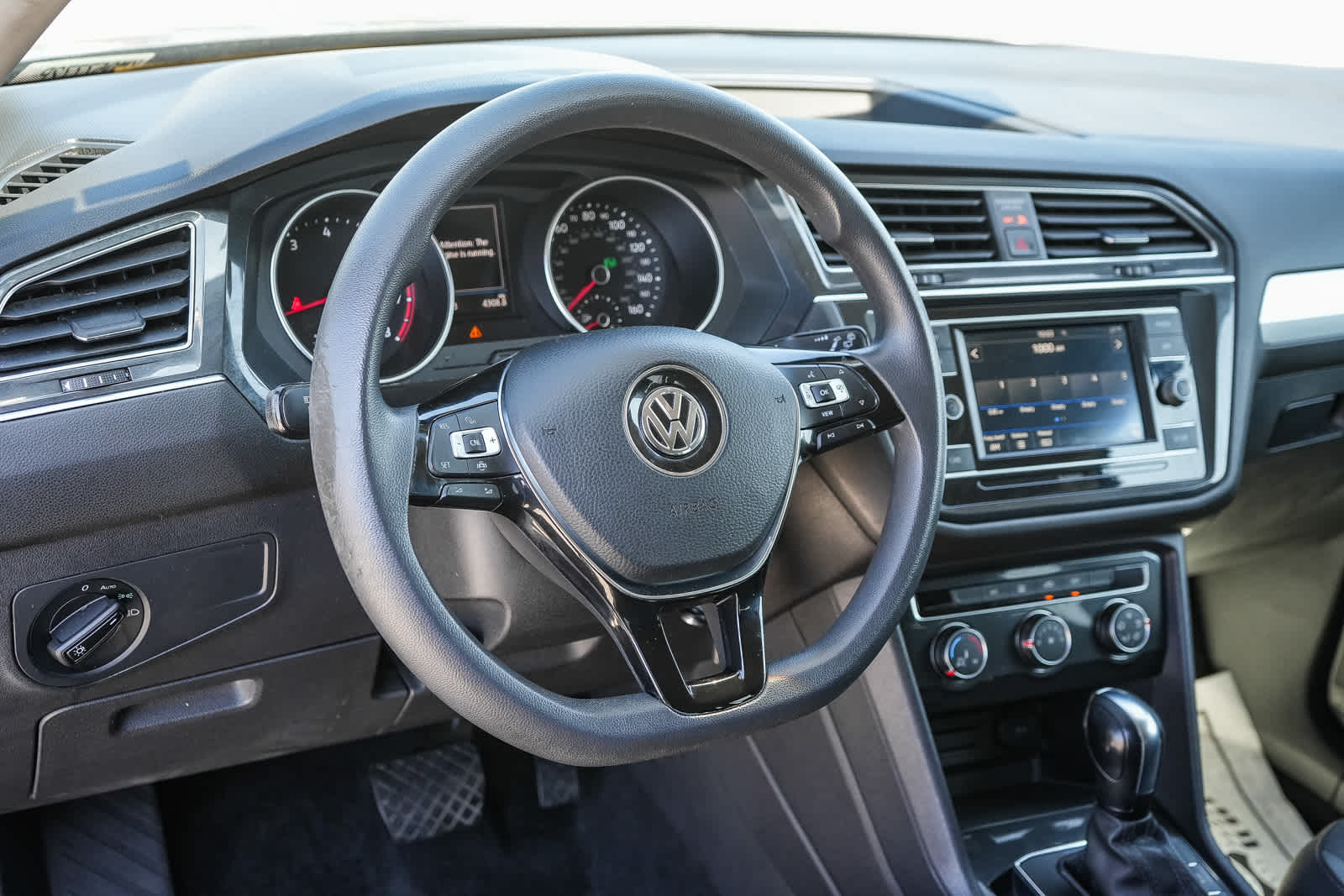 Thumbnail: 2019 Volkswagen Tiguan - 14