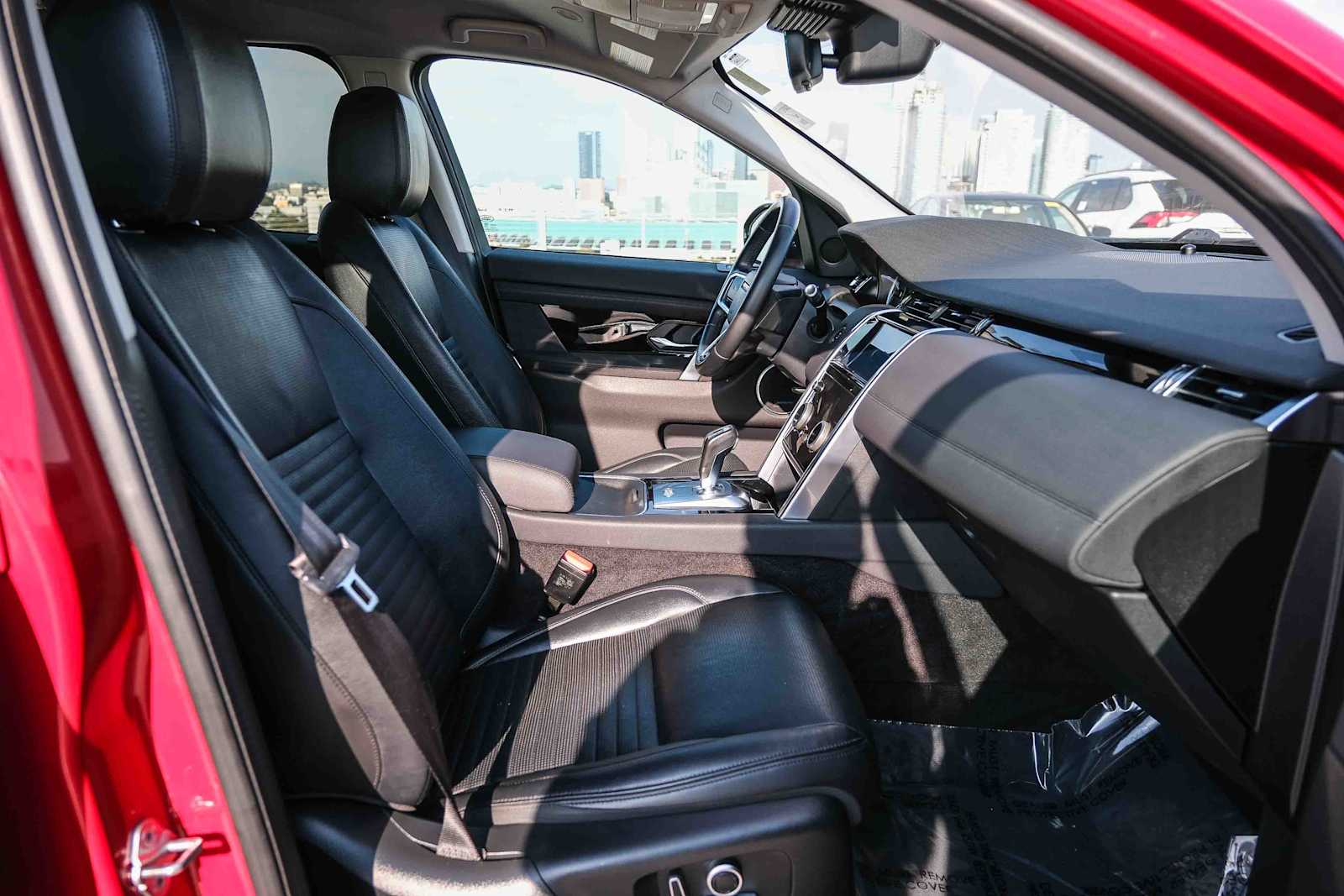 Thumbnail: 2021 Land Rover Discovery Sport - 17