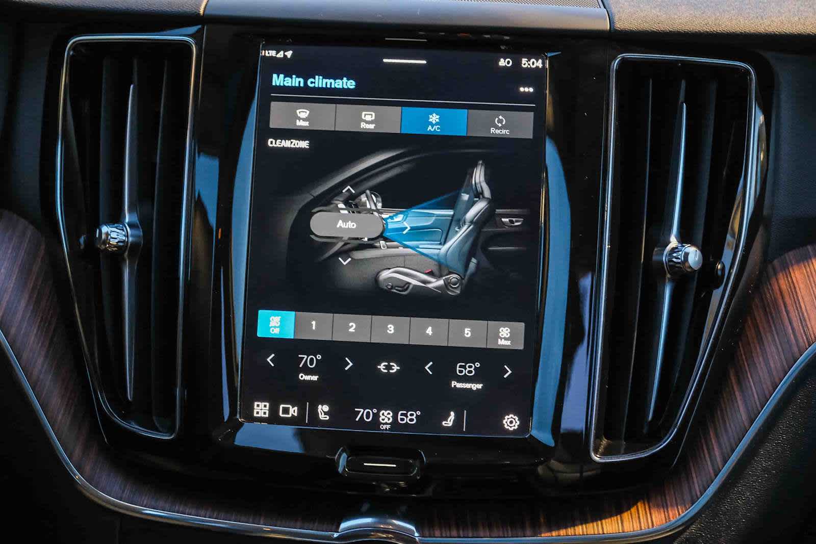 Thumbnail: 2023 Volvo XC60 - 15