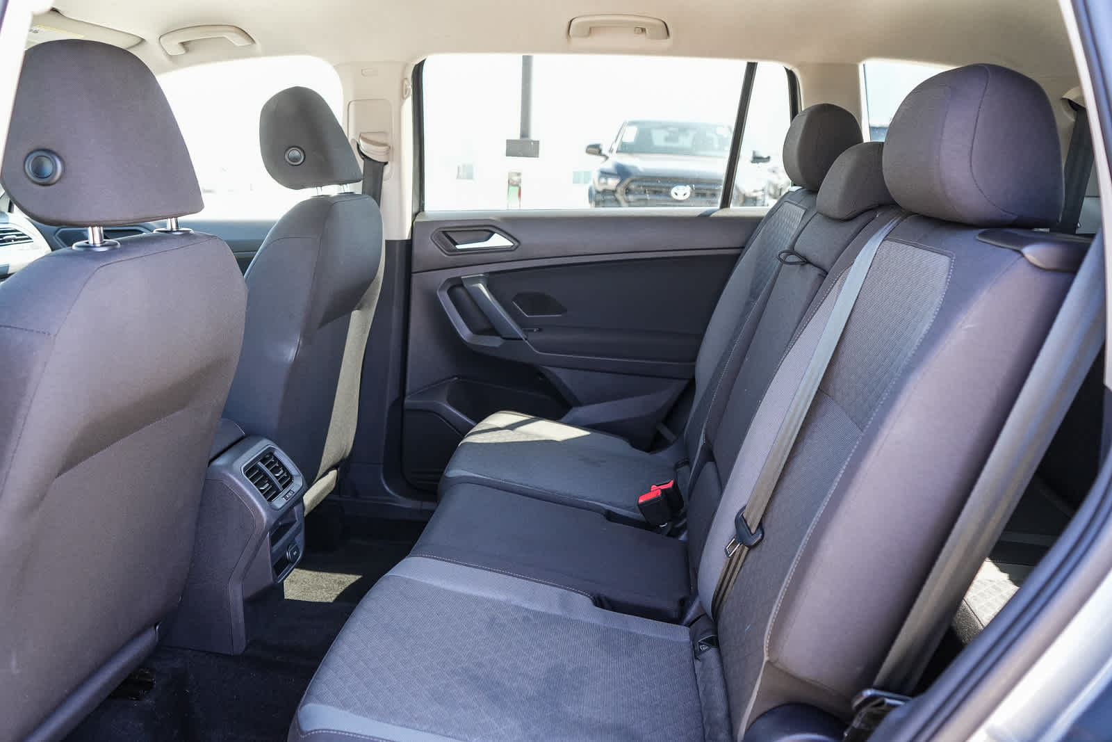 Thumbnail: 2019 Volkswagen Tiguan - 12