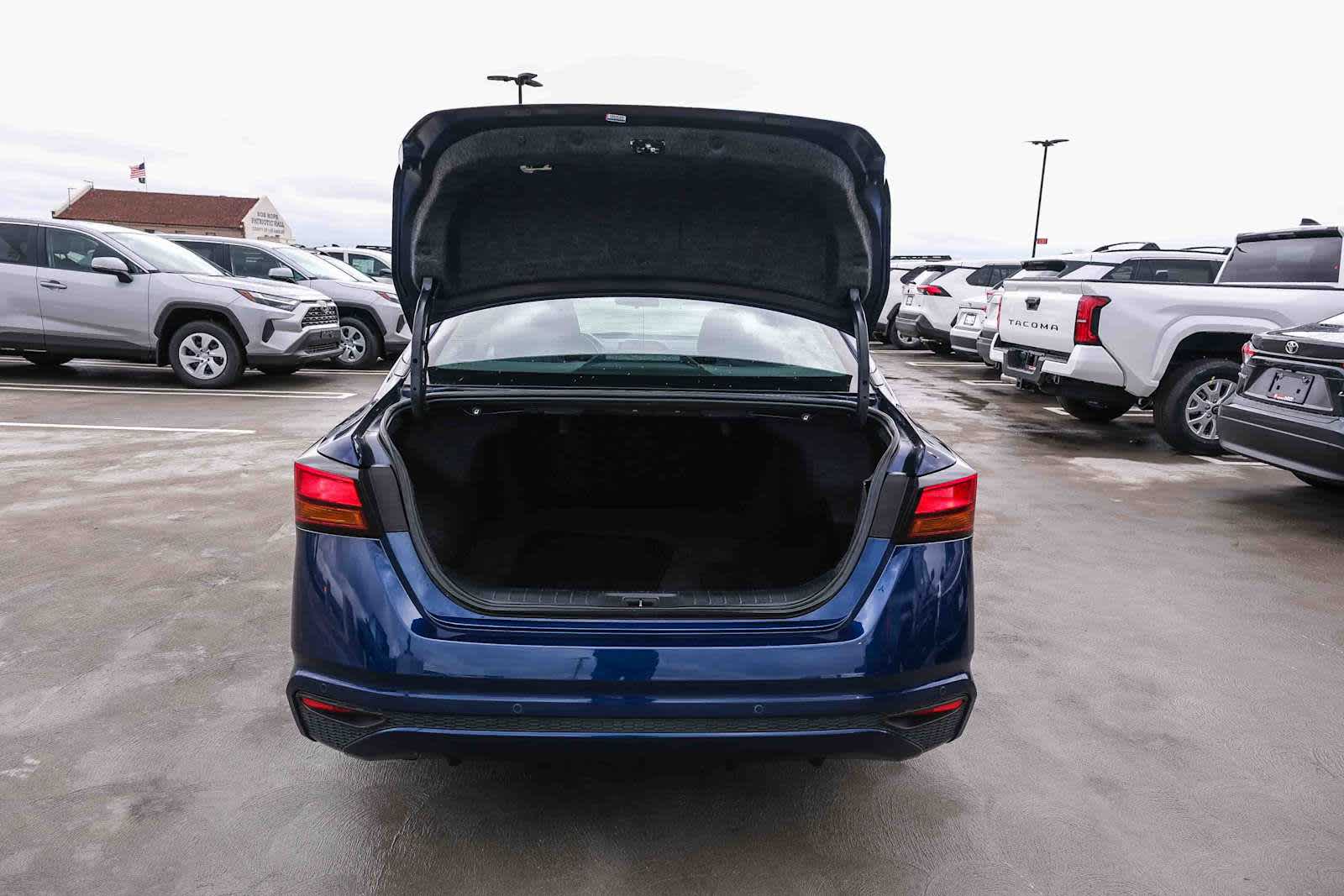 Thumbnail: 2023 Nissan Altima - 25