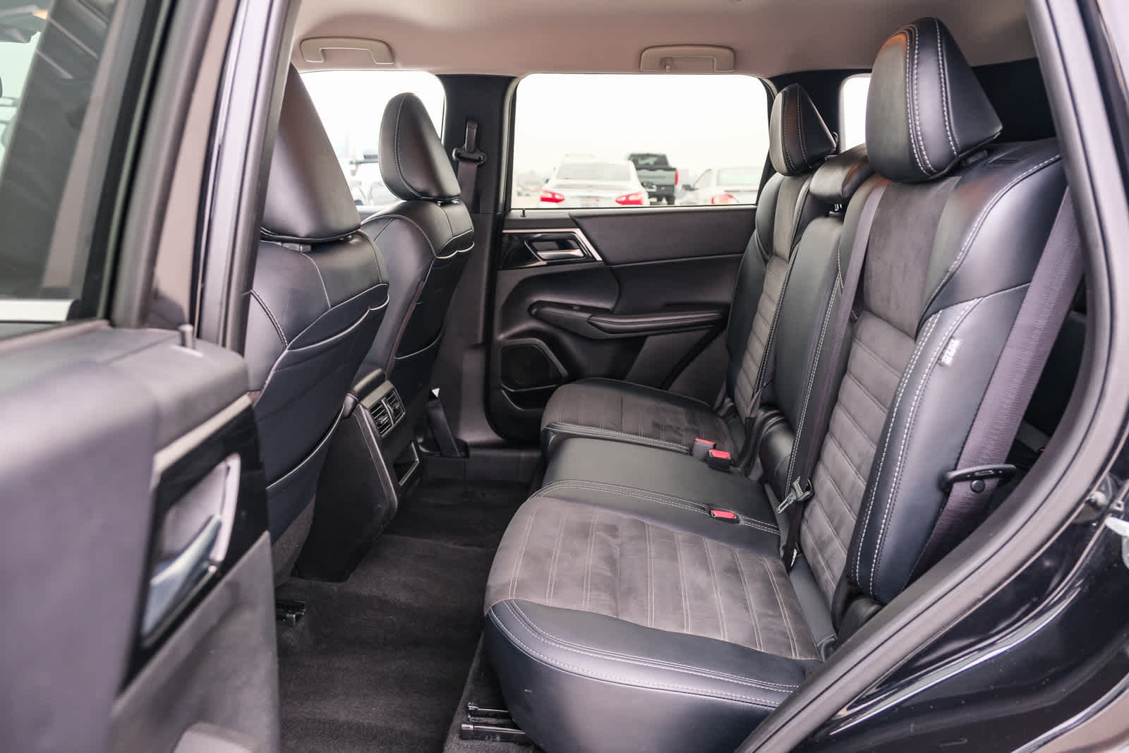 Thumbnail: 2024 Mitsubishi Outlander - 19