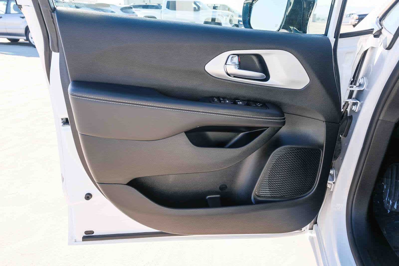 Thumbnail: 2024 Chrysler Pacifica - 21