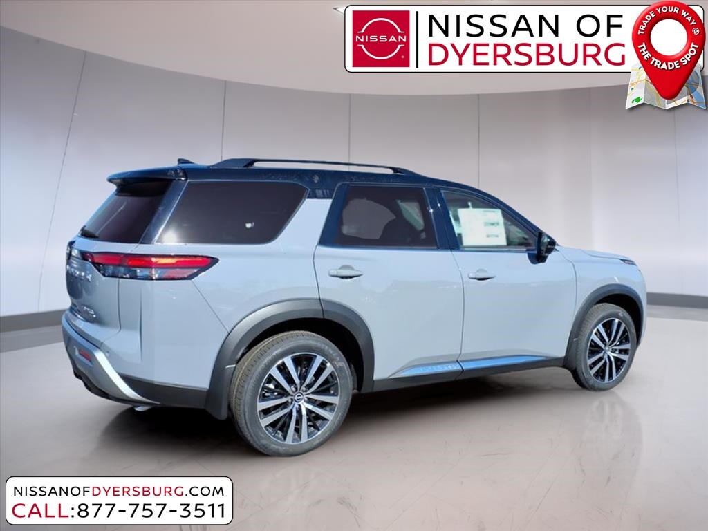 2025 Nissan Pathfinder Platinum photo 3