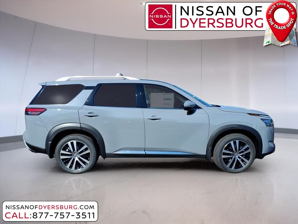 2025 Nissan Pathfinder Platinum photo 2