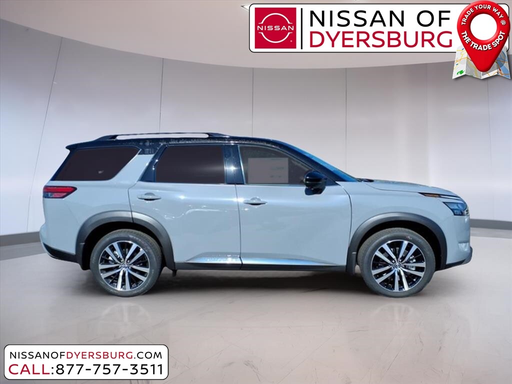 2025 Nissan Pathfinder Platinum photo 2