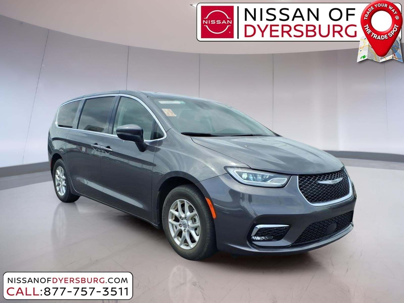 2023 Chrysler Pacifica Touring L's photo