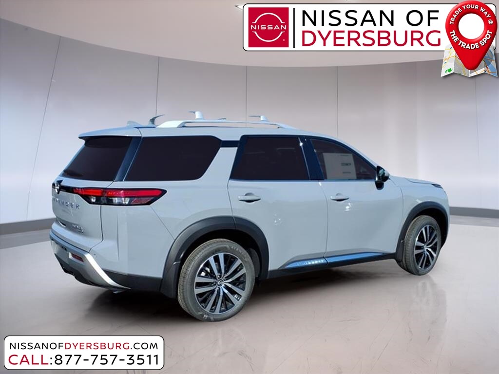 2025 Nissan Pathfinder Platinum photo 3